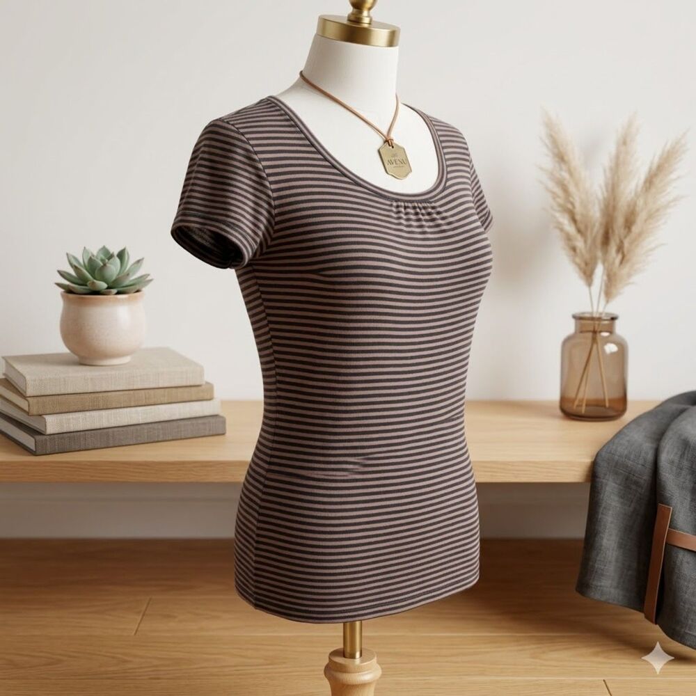 VanHeusen Women Soft Scoop Neck T-Shirt Size Small